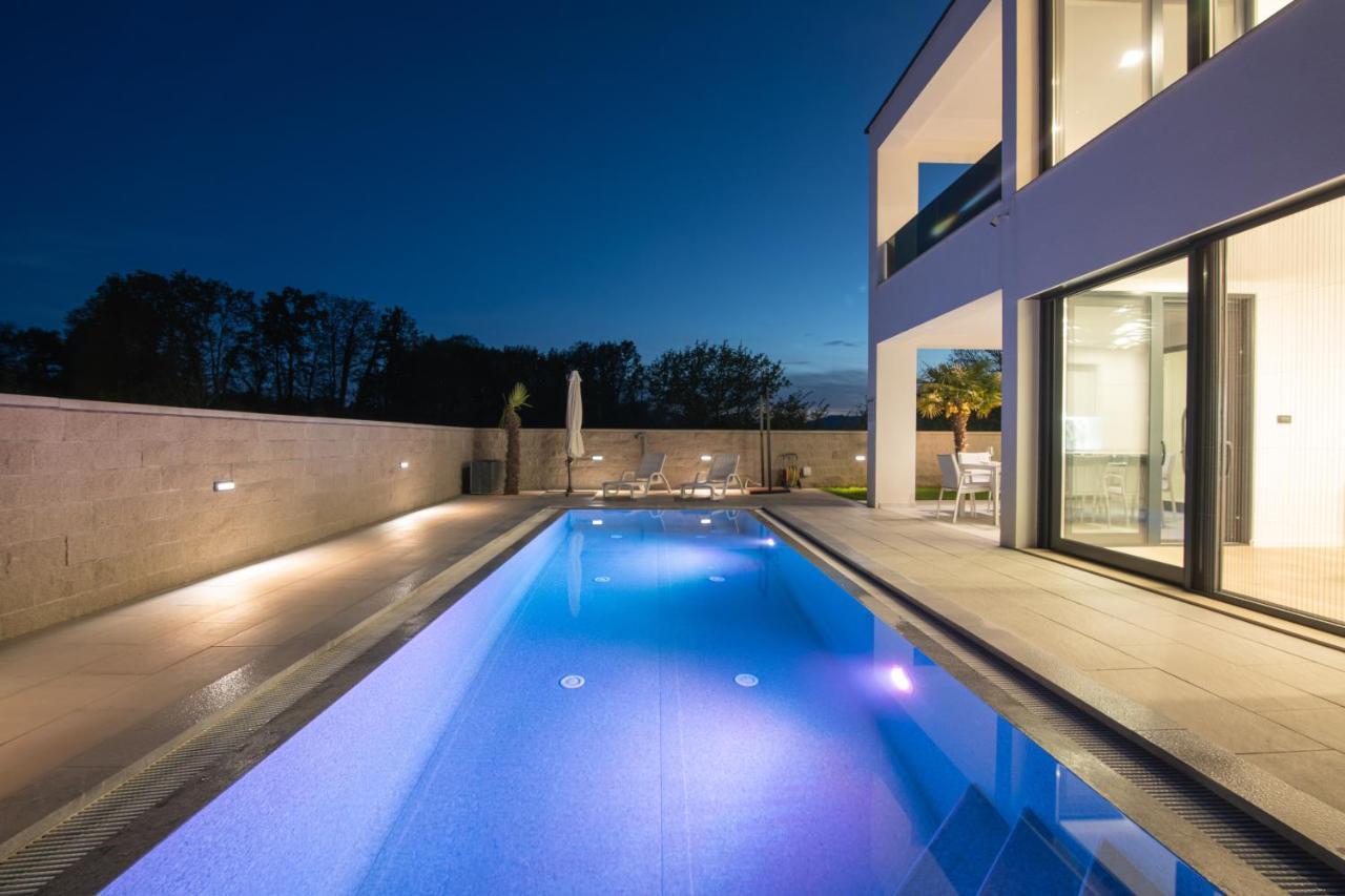 Luxury Villa Weiss - Malinska - Heated Pool - Central Floor Heating In Winter ภายนอก รูปภาพ