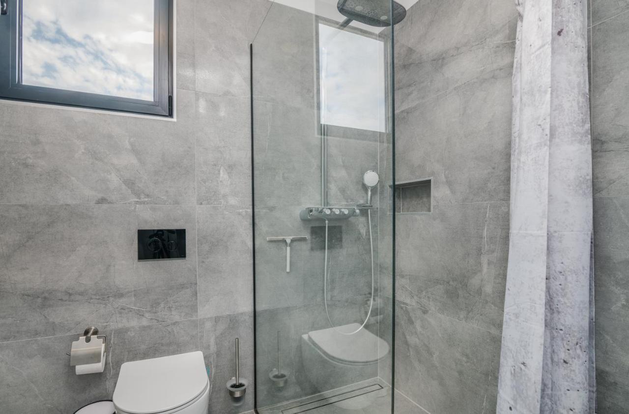 Luxury Villa Weiss - Malinska - Heated Pool - Central Floor Heating In Winter ภายนอก รูปภาพ