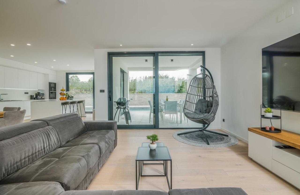 Luxury Villa Weiss - Malinska - Heated Pool - Central Floor Heating In Winter ภายนอก รูปภาพ