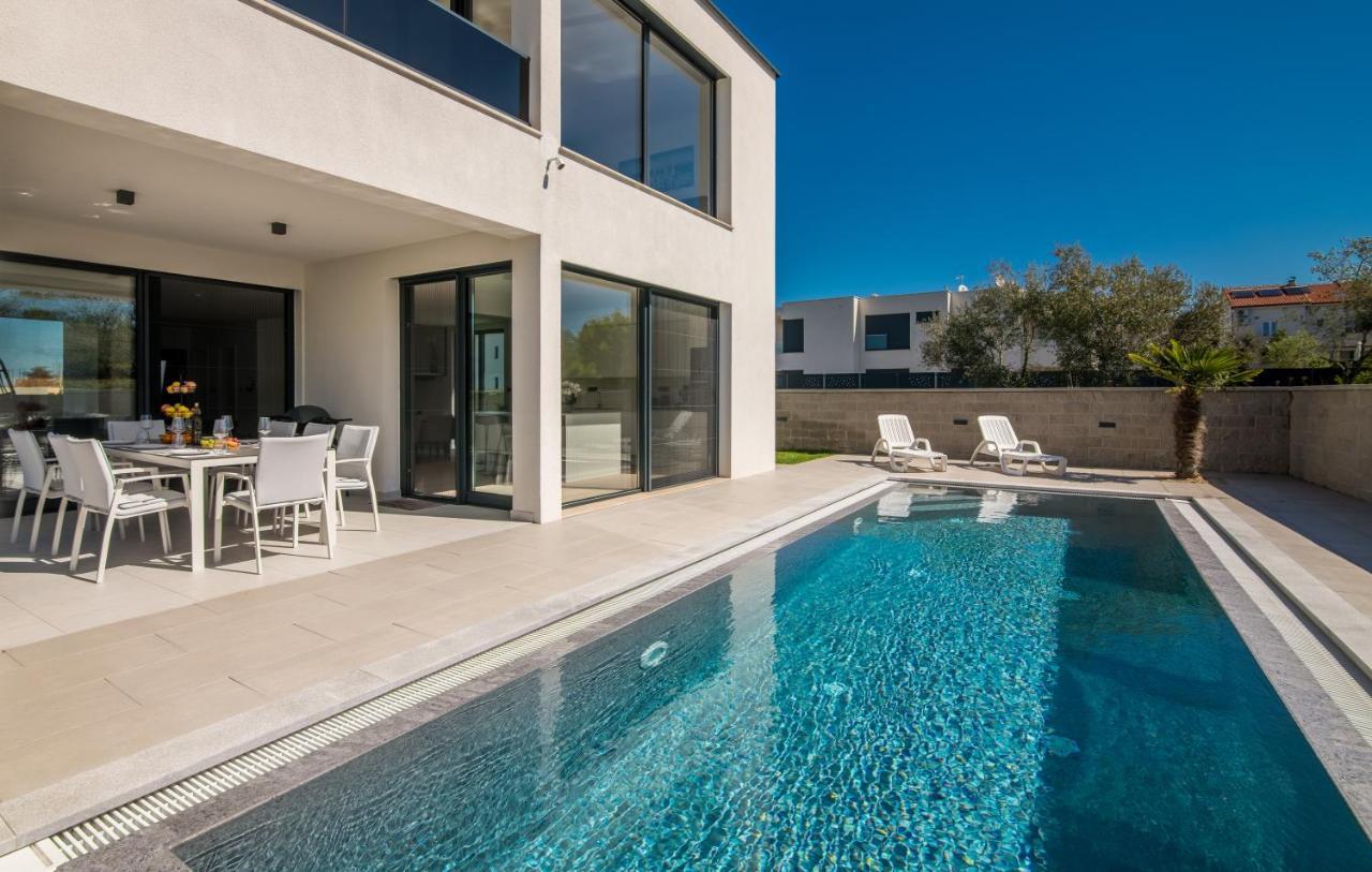 Luxury Villa Weiss - Malinska - Heated Pool - Central Floor Heating In Winter ภายนอก รูปภาพ