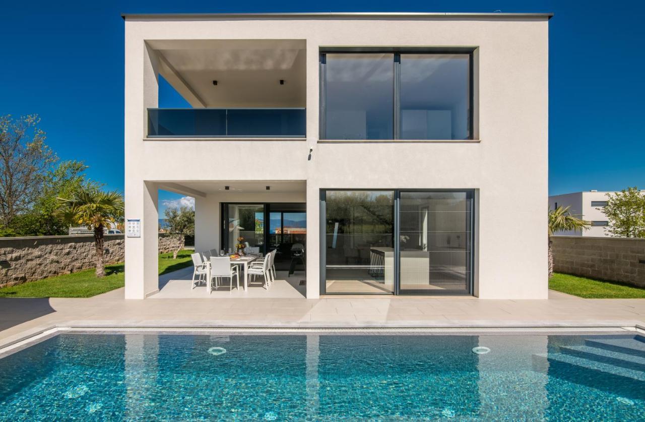Luxury Villa Weiss - Malinska - Heated Pool - Central Floor Heating In Winter ภายนอก รูปภาพ