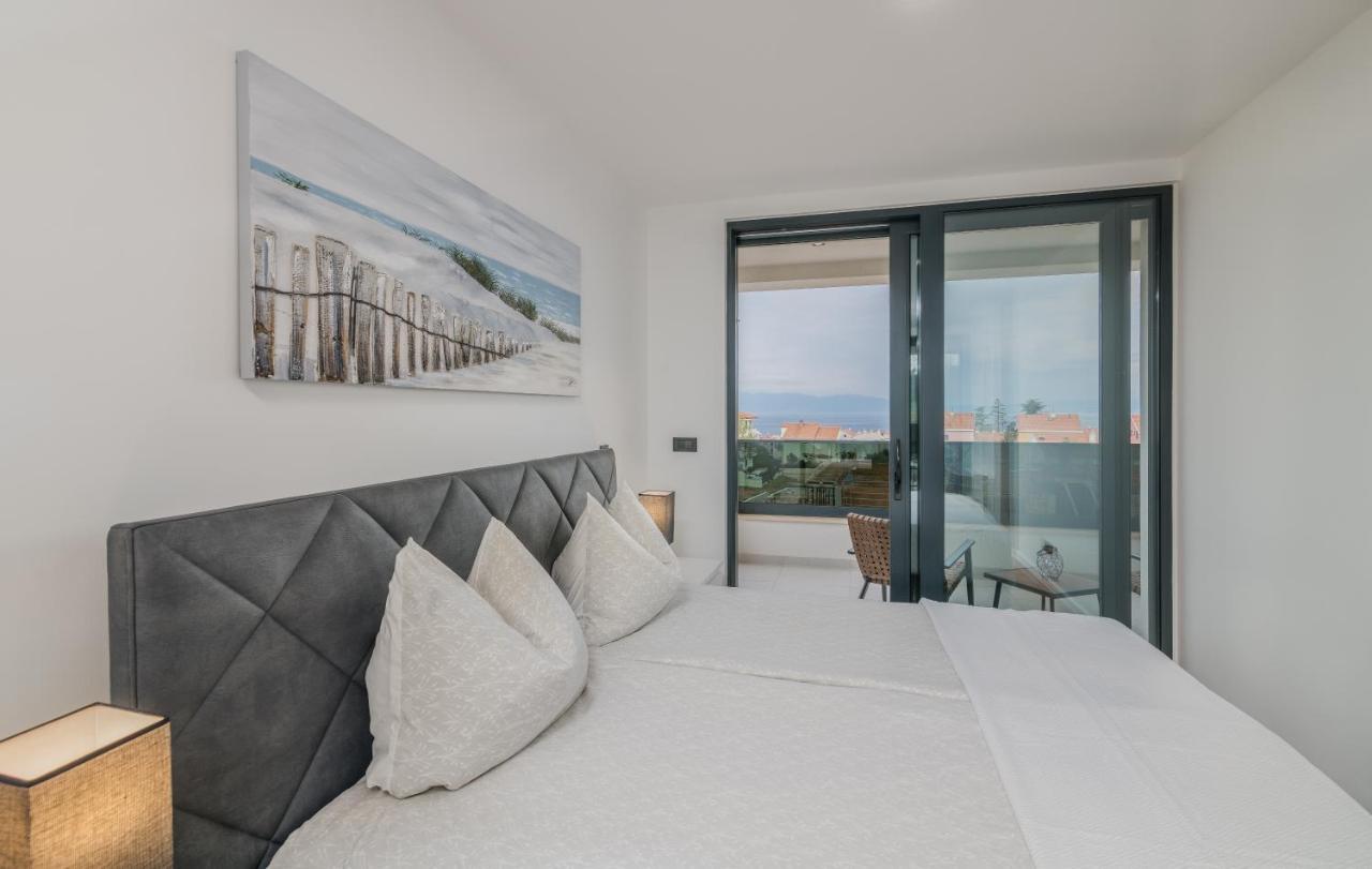 Luxury Villa Weiss - Malinska - Heated Pool - Central Floor Heating In Winter ภายนอก รูปภาพ
