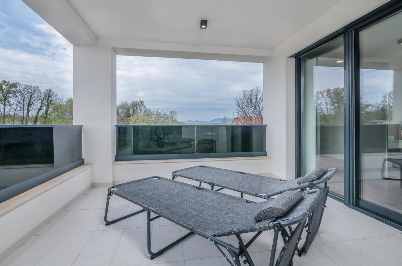Luxury Villa Weiss - Malinska - Heated Pool - Central Floor Heating In Winter ภายนอก รูปภาพ