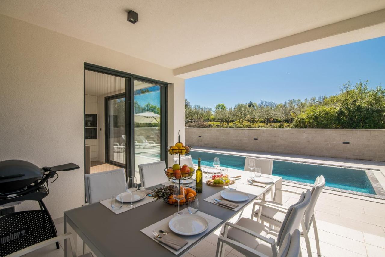Luxury Villa Weiss - Malinska - Heated Pool - Central Floor Heating In Winter ภายนอก รูปภาพ