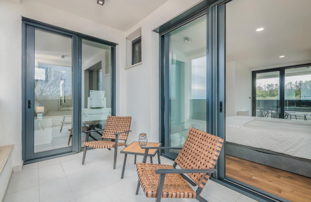 Luxury Villa Weiss - Malinska - Heated Pool - Central Floor Heating In Winter ภายนอก รูปภาพ