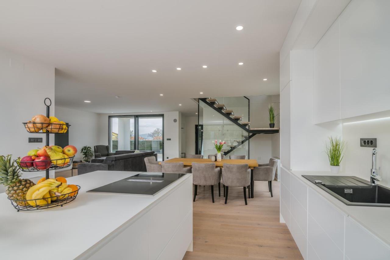 Luxury Villa Weiss - Malinska - Heated Pool - Central Floor Heating In Winter ภายนอก รูปภาพ