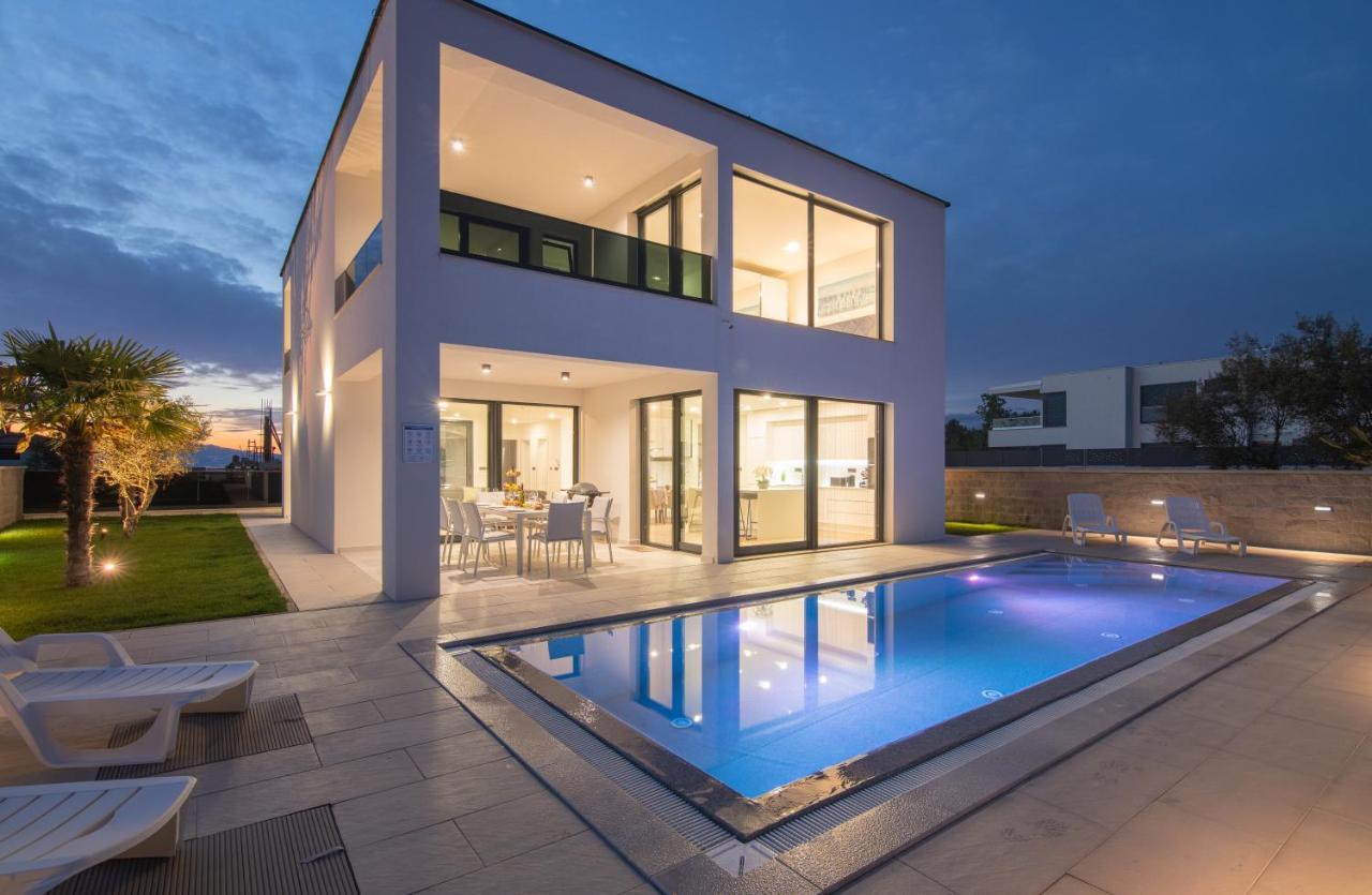 Luxury Villa Weiss - Malinska - Heated Pool - Central Floor Heating In Winter ภายนอก รูปภาพ